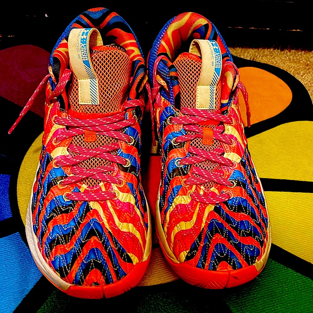 Basketball shoes the have an orange and black tongue blue black orange yw body